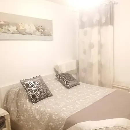 Le Rum i privatbostad Meyzieu